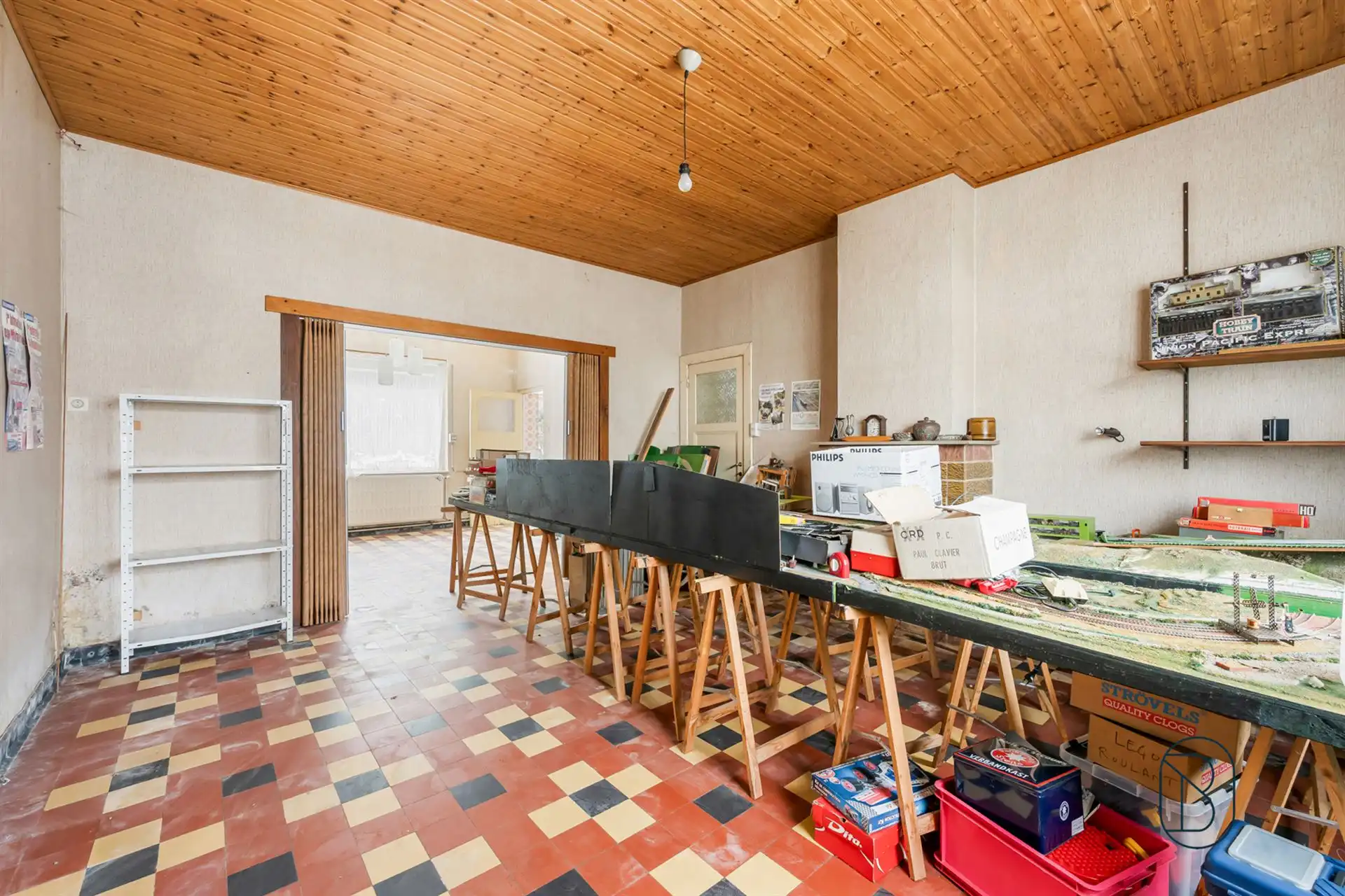 Charmante te renoveren woning, met mooie tuin. foto 6