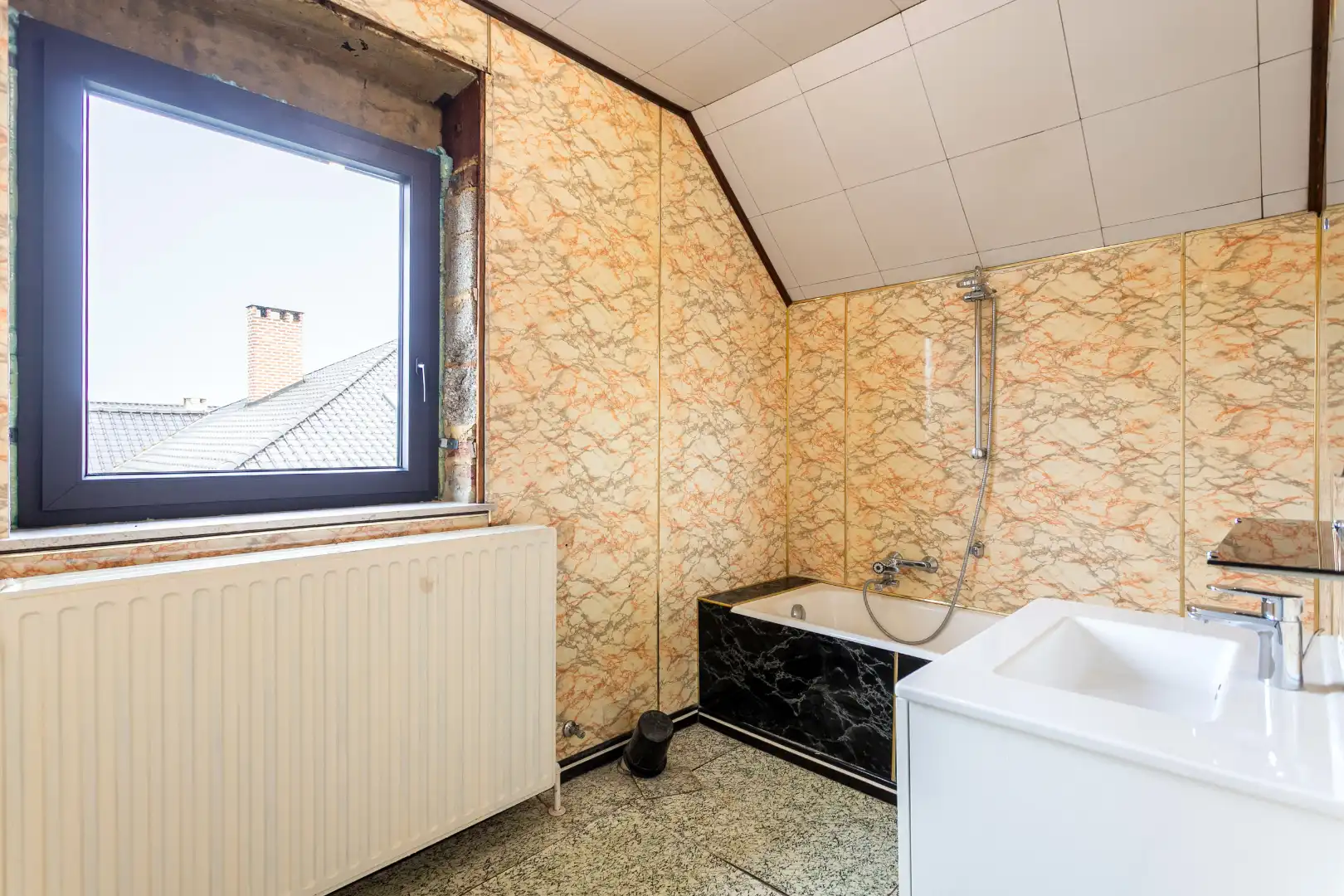 Ruime woning te Pajottegem met 4 slpks, garage en tuin op +-10a! foto 21