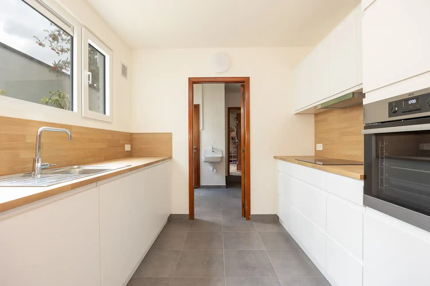 Volledige gerenoveerde gezinswoning (4slk) met ruime tuin foto 10