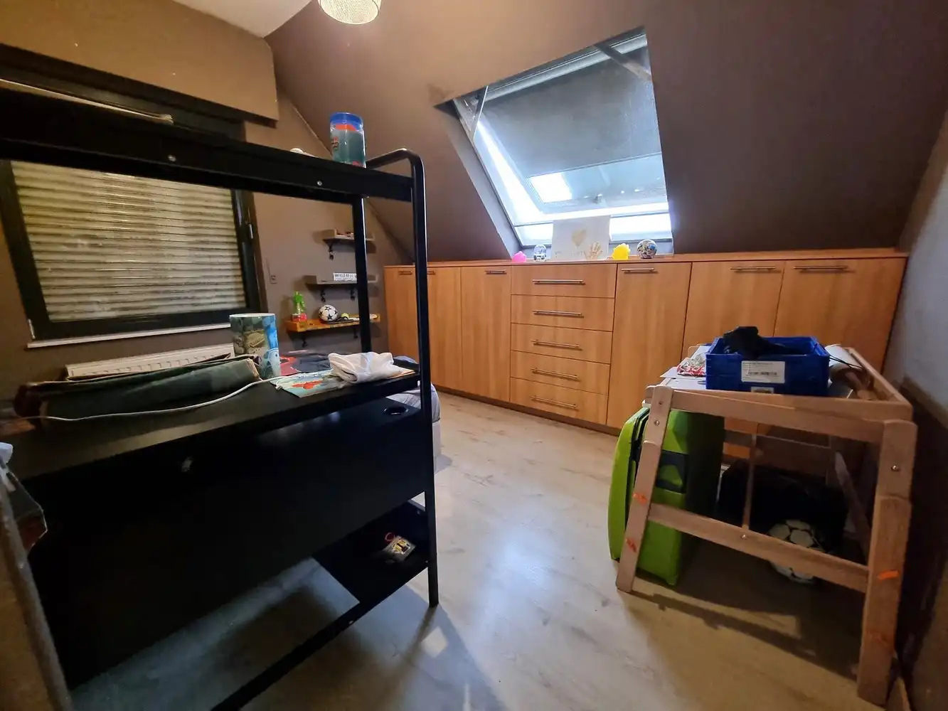 Vrijstaande woning gelegen in een zeer rustige straat met 4 ruime slaapkamers foto 7