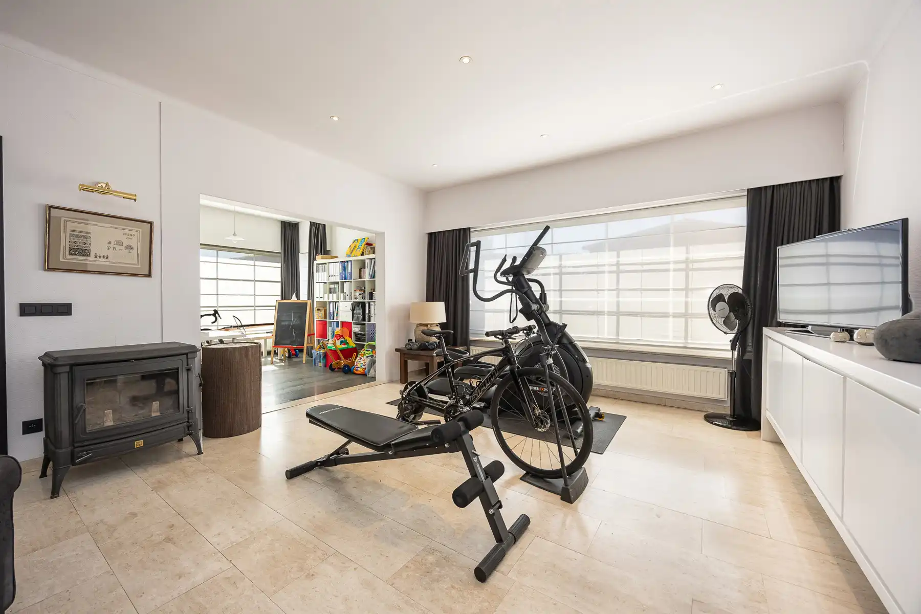 Riante, vrijstaande villa met 4 slaapkamers, zwembad en bijgebouw op een perceel van 2.680m². foto 6