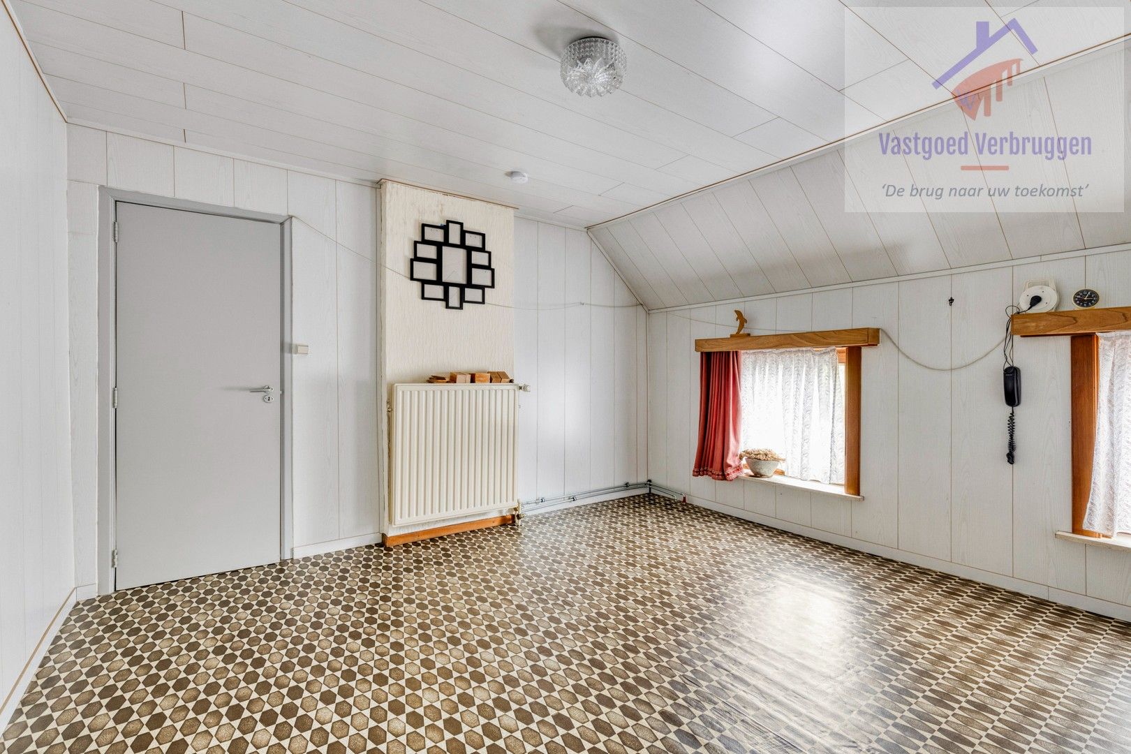 Rustig gelegen te renoveren halfopen bebouwing op ruim perceel van 16 are! foto 10