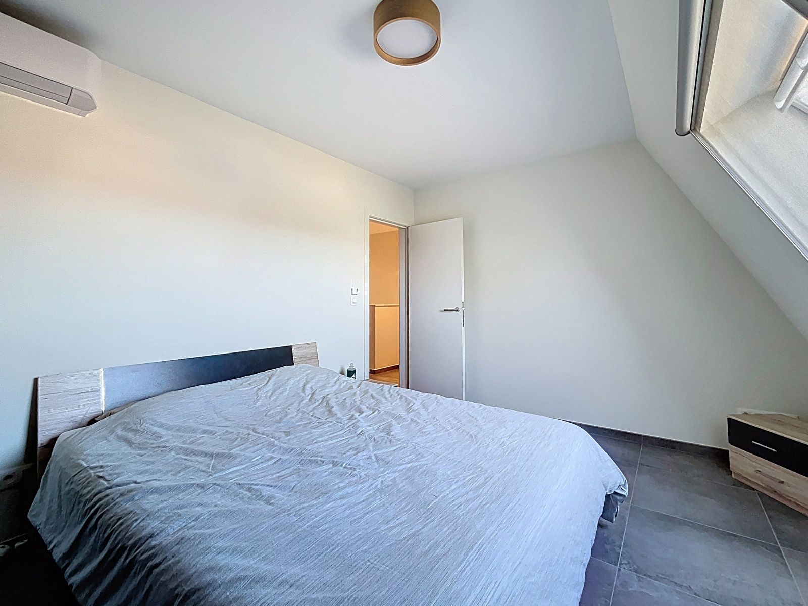 Instapklaar ruim app mét autostaanplaats en terras foto 13