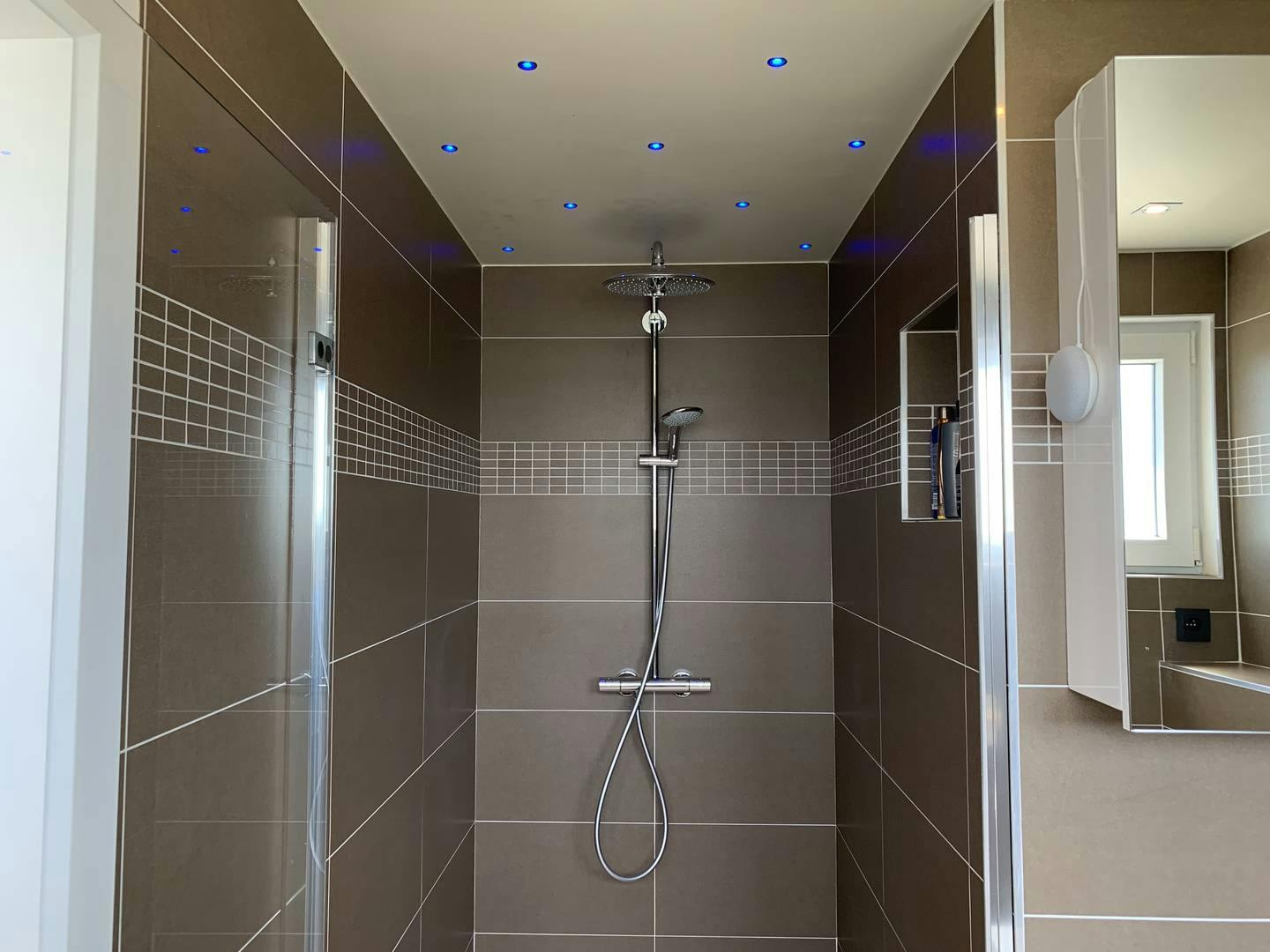 Lichtrijk en instapklaar huis met tuin te koop in Heist foto 10