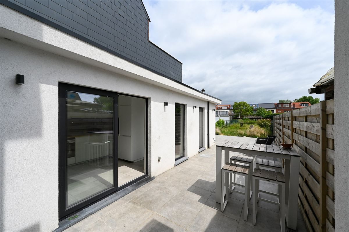 Lichte woning met diepe tuin foto 8