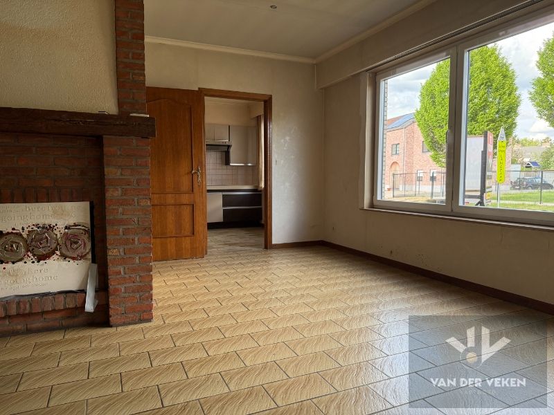 Te renoveren, ruim, centraal en toch rustig gelegen glvl 2-slpkapp met ruim terras nabij centrum Halveweg Zonhoven foto 9