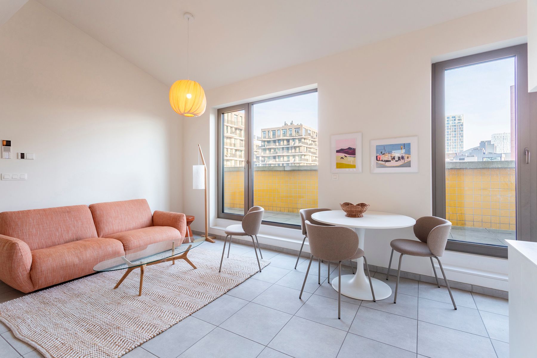 Stijlvol gemeubeld appartement met terras in de Cadixwijk foto 11