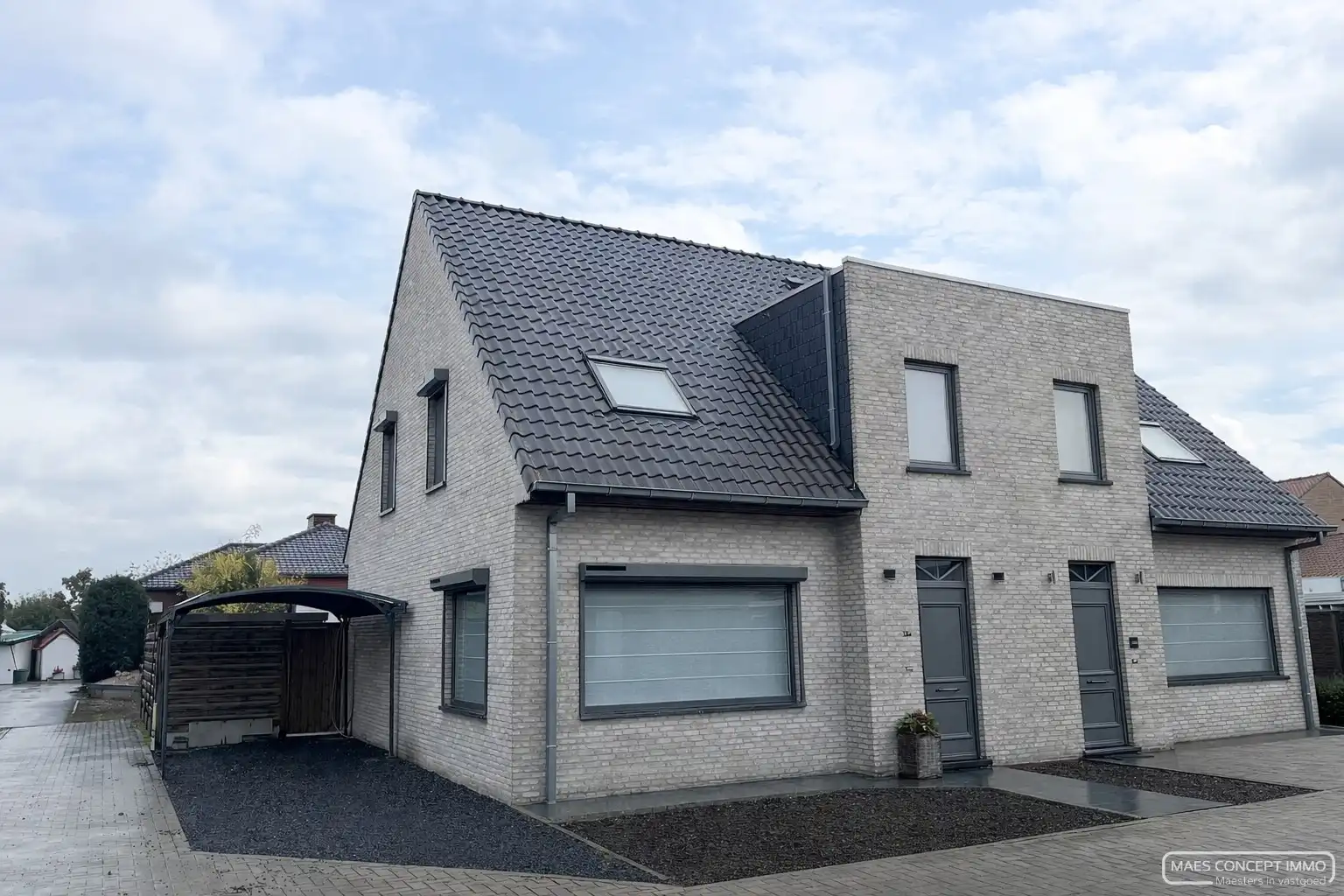 Recente woning te huur in Vichte, vlotte verbinding naar E17 foto {{pictureIndex}}