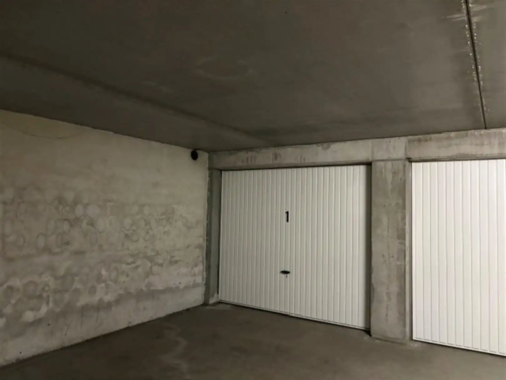 garage foto {{pictureIndex}}