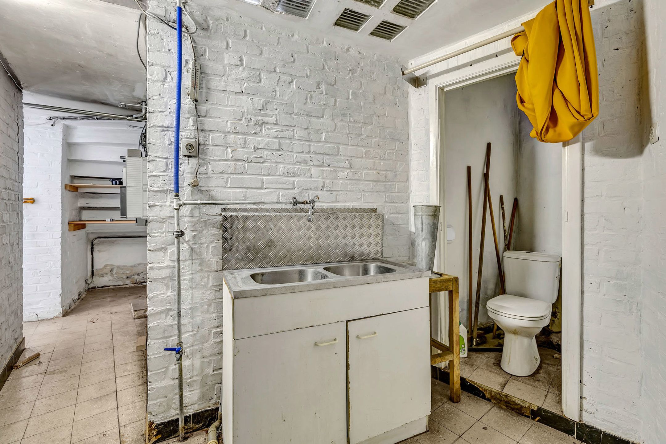 Opbrengsteigendom: Handelsruimte met 3 slpk app in centrum foto 11