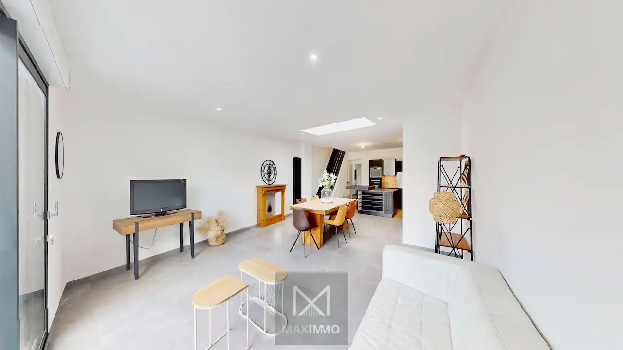 Totaal gerenoveerde woning met garage in het centrum van Lauwe foto 4