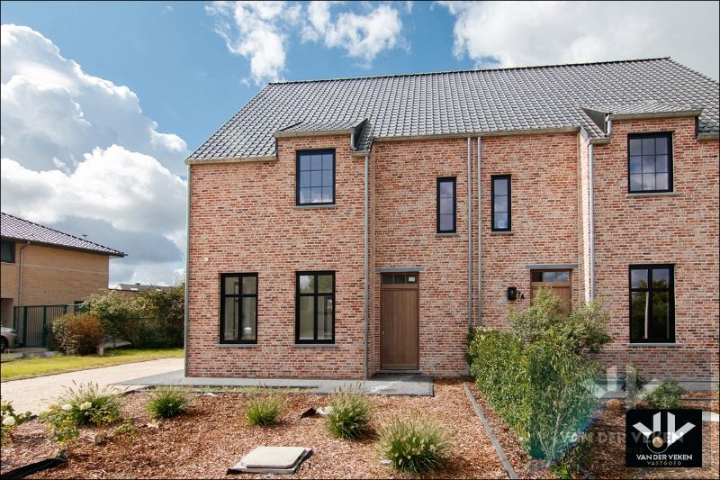 Totaal en hoogwaardig afgewerkte, moderne pastoriestijl nieuwbouwwoning op een steenworp van het natuurgebied 'Dautenweyers' te Diepenbeek foto 2
