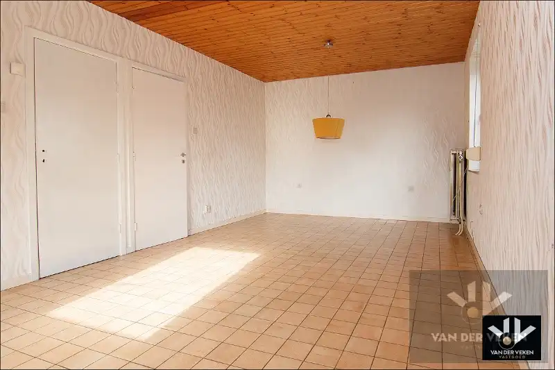 Te renoveren (uitbreidbare) woning (6% btw) met garage op een rustig gelegen perceel van +- 11are op wandelafstand van het centrum van Diepenbeek! foto 6