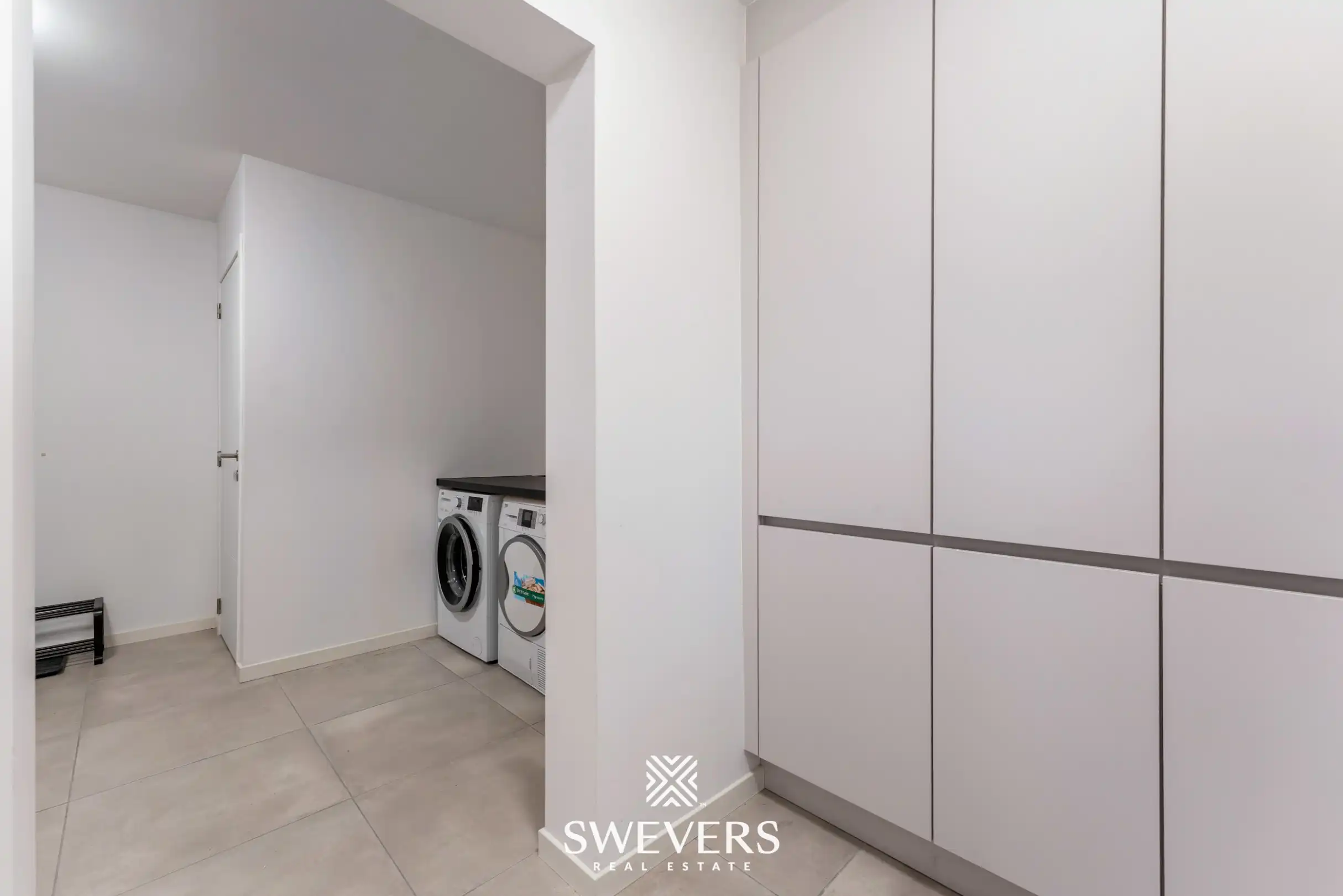 Modern en instapklaar appartement in hartje Genk met uitstekende investeringsopportuniteit foto 9