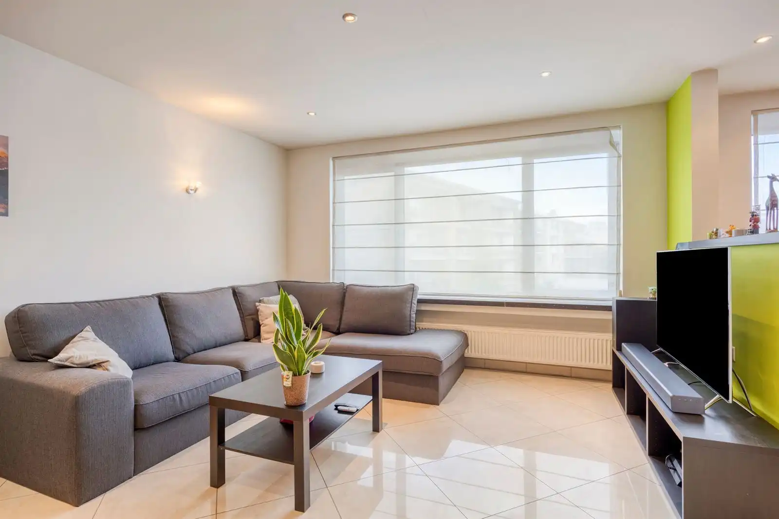 Instapklaar 2-slpk appartement met parking! foto 4