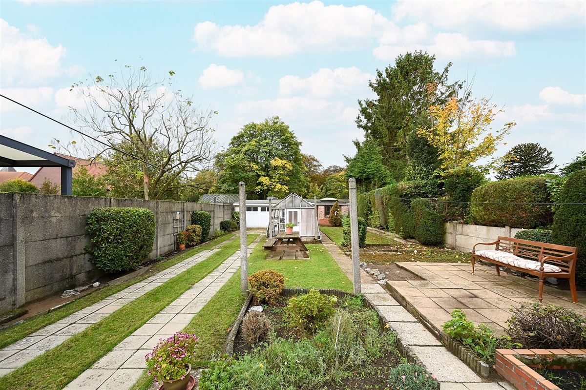 Te renoveren halfopen woning met potentieel foto 3