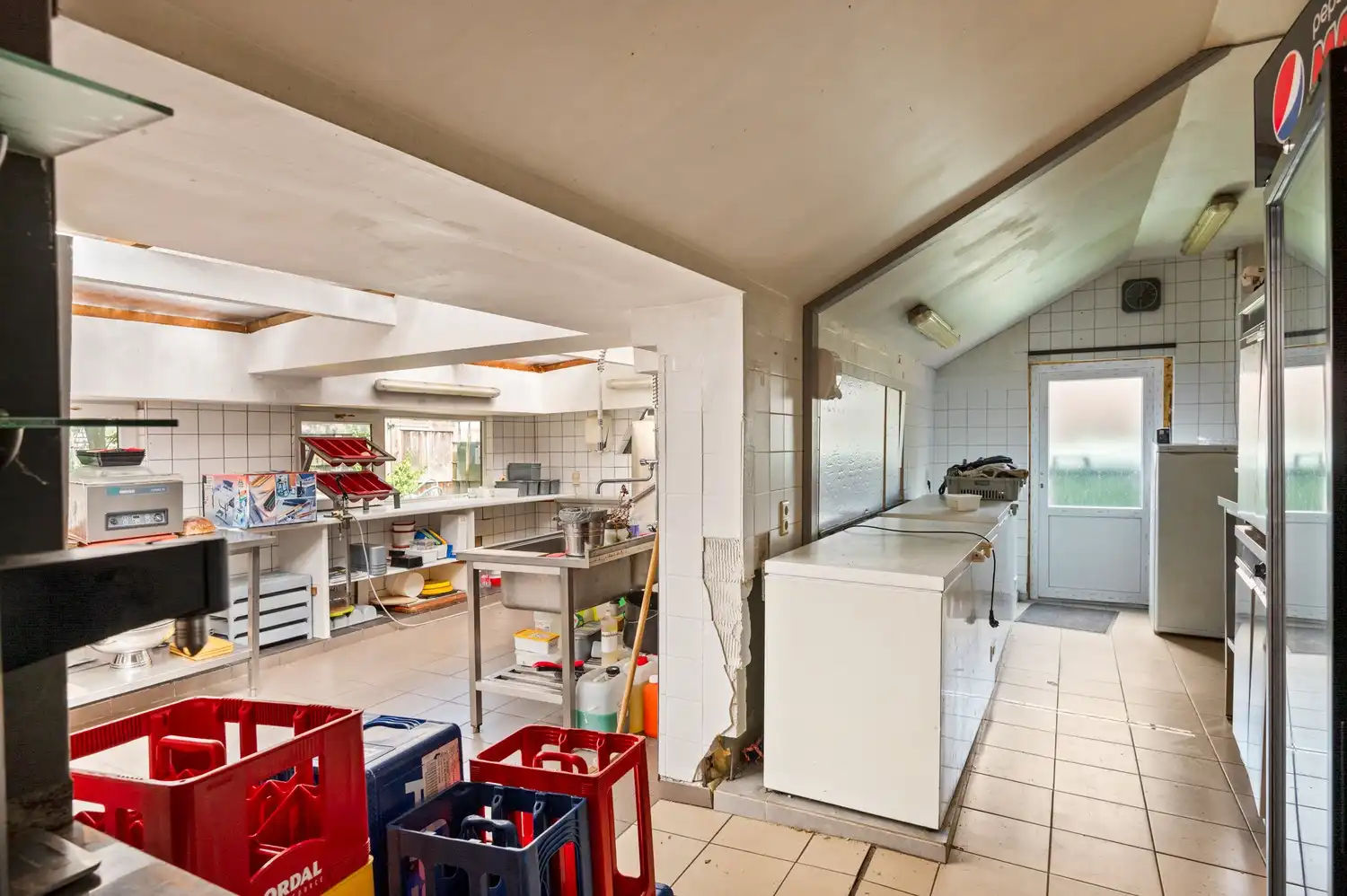 Landbouwgrond met gebouw op toplocatie in Emblem! foto 8