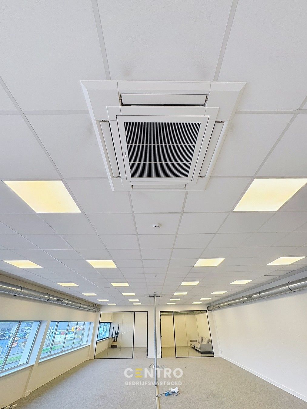 Kwalitatief afgewerkte KANTOORRUIMTE (268 m²) op de eerste verdieping met private parkeergelegenheid (inclusief laadpalen)! foto 14