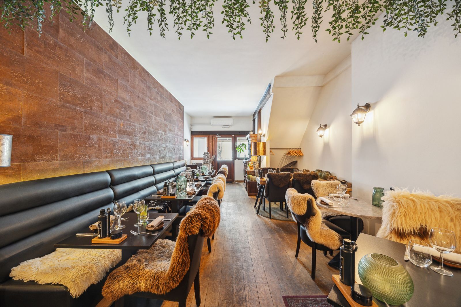 Commercieel pand met instapklare duplex op zichtbare locatie in Brasschaat! foto 9