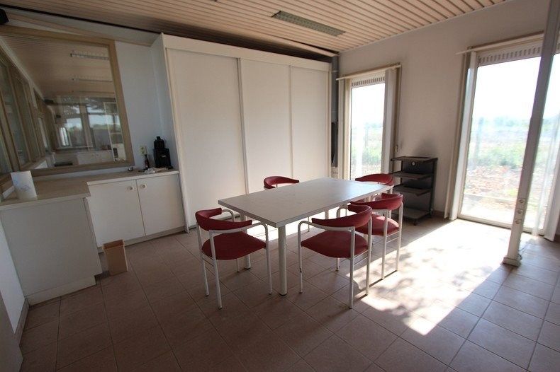 Loods met burelen te huur te Koekelare  foto 3