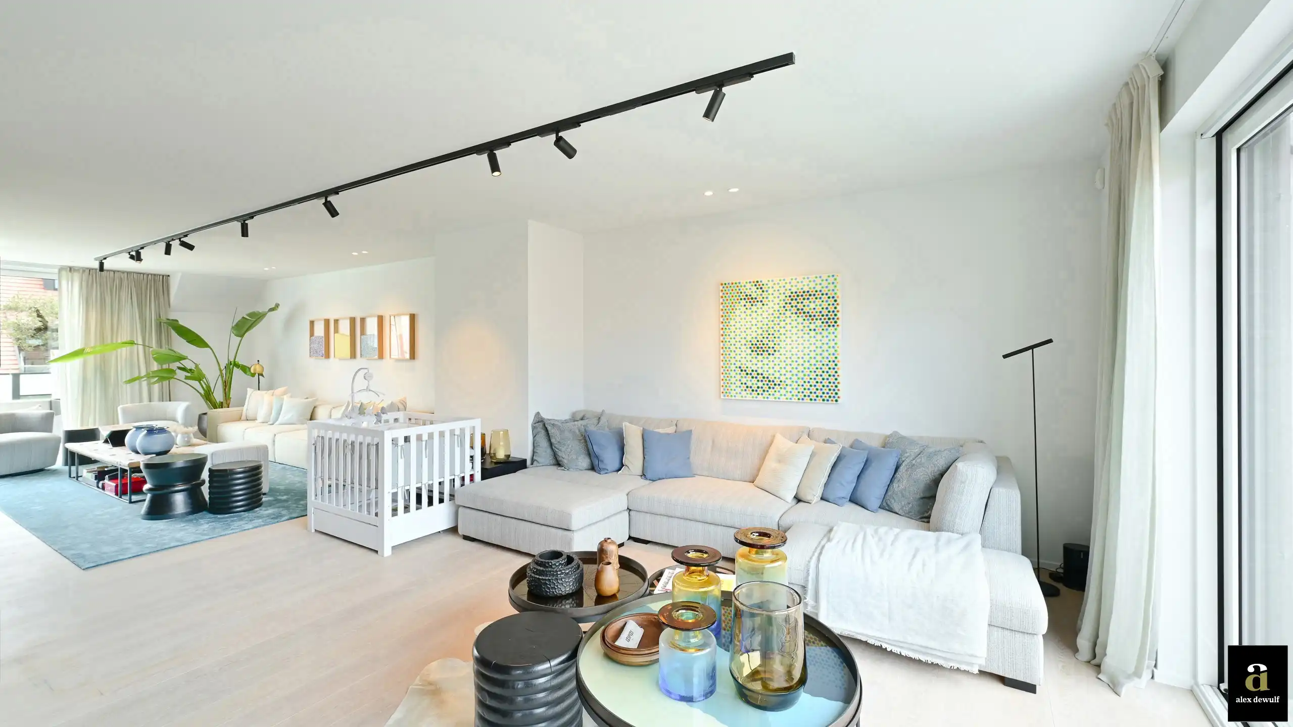 Licht en modern duplexappartement, gelegen vlakbij Zeedijk en Rubensplein. foto 3