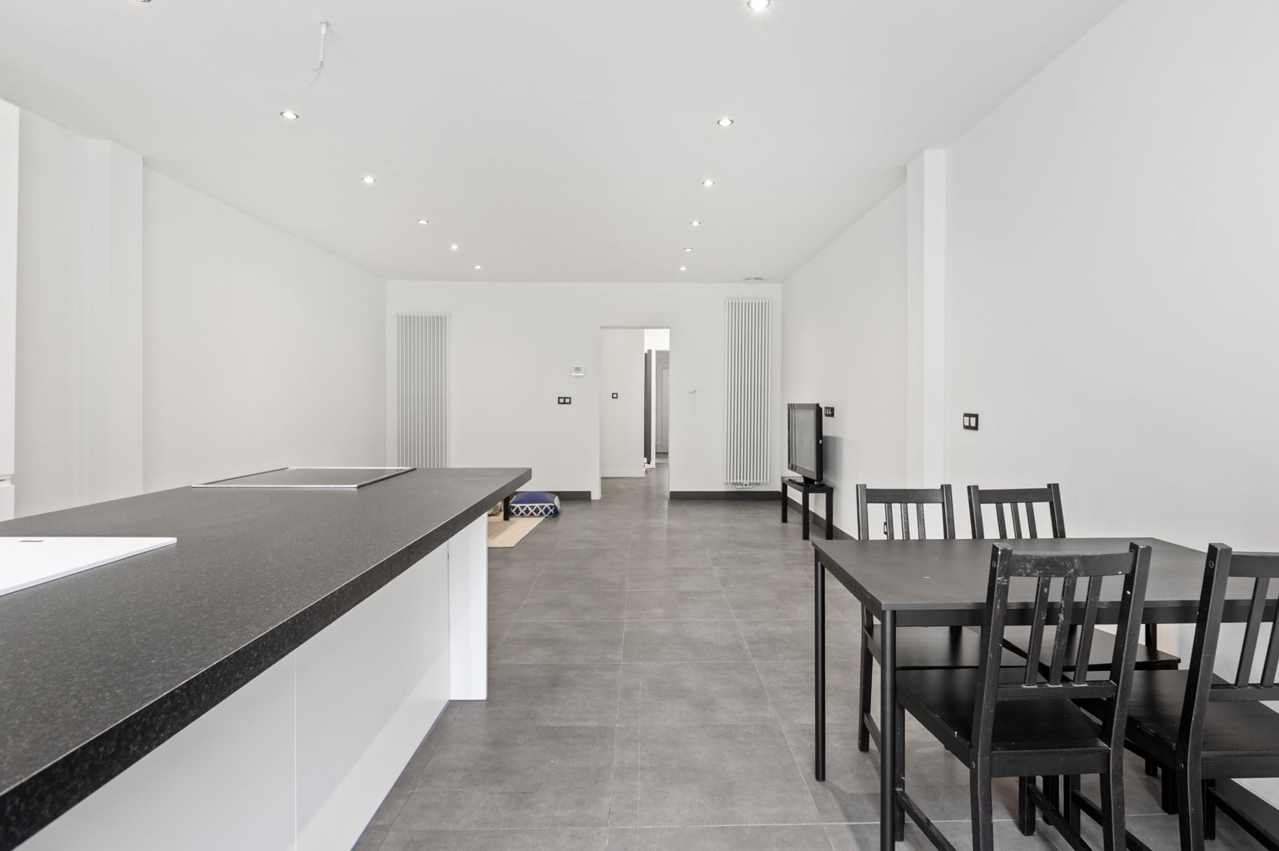 Luxe gerenoveerde woning met 4 slpk en garage foto 3