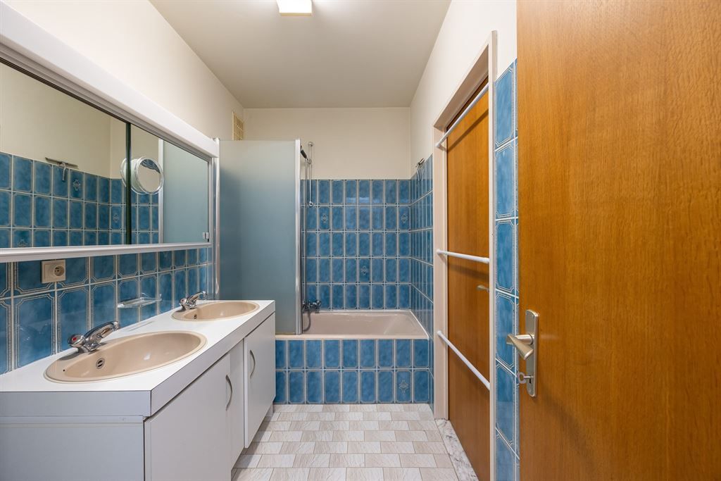 Woning vol potentieel met grote zonnige tuin foto 13