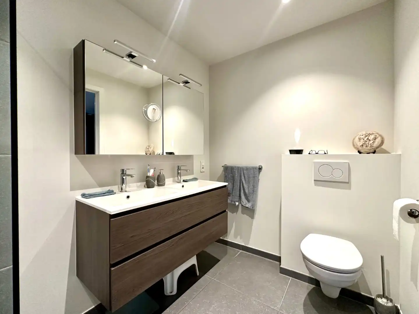 Zeer ruim appartement op goede locatie nabij de Smedenpoort foto 9