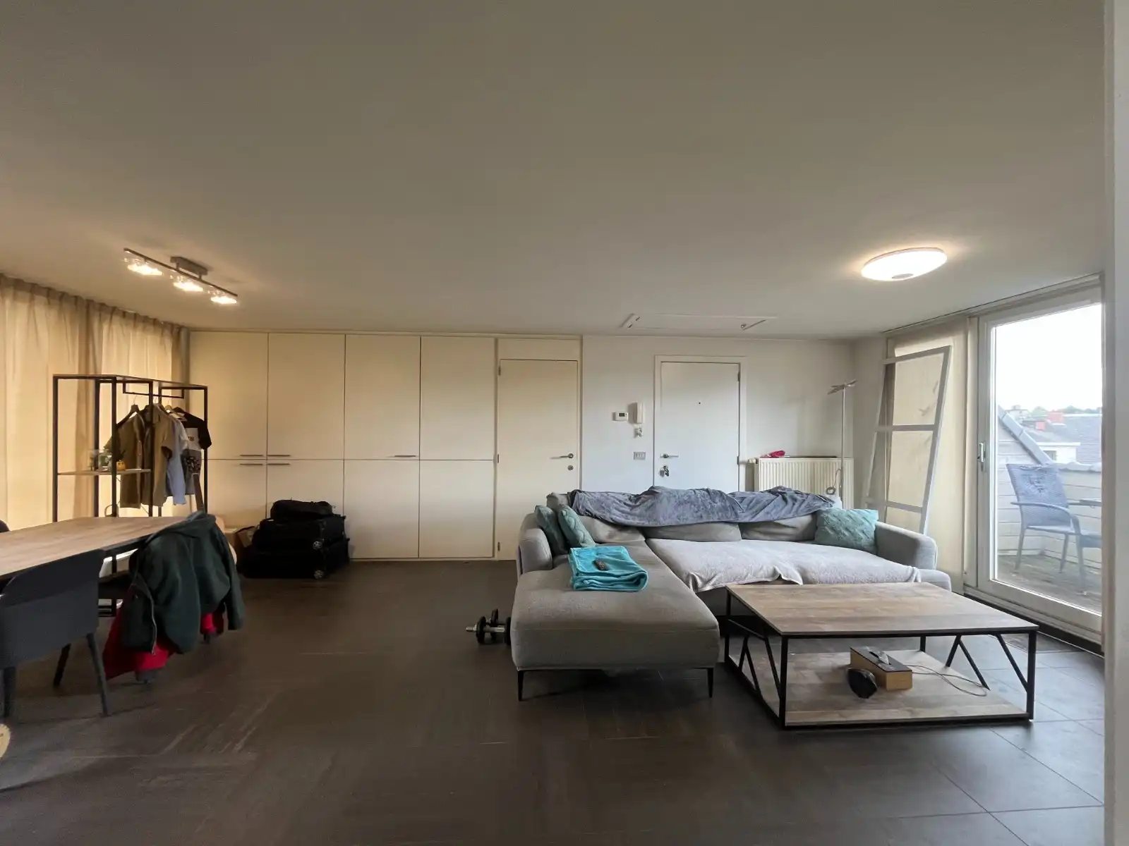 Lichtrijk appartement met 1 slaapkamer, terras en grote zolder –  EPC B foto 3