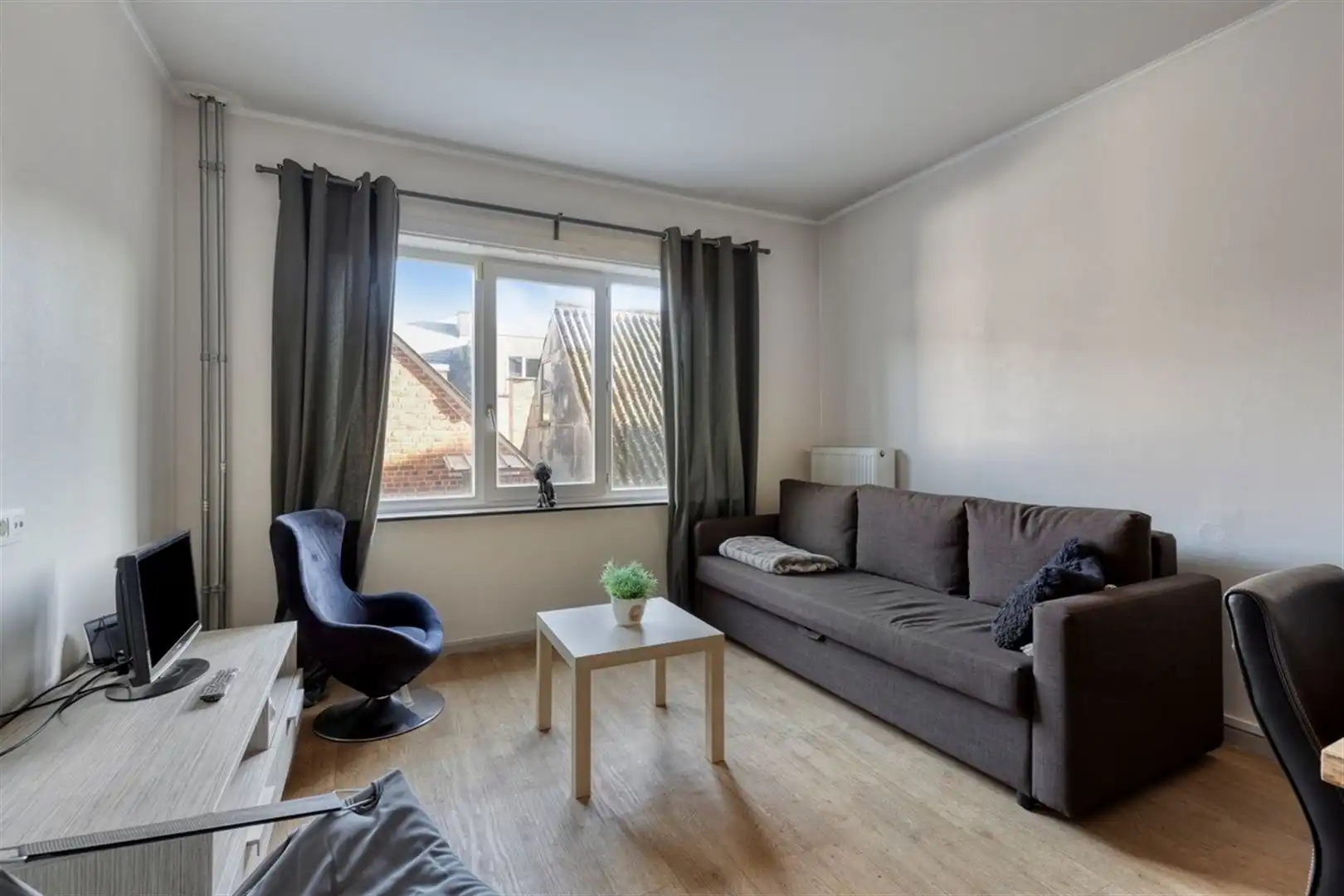 Goeddraaiende broodjeszaak met woning op toplocatie. foto 18