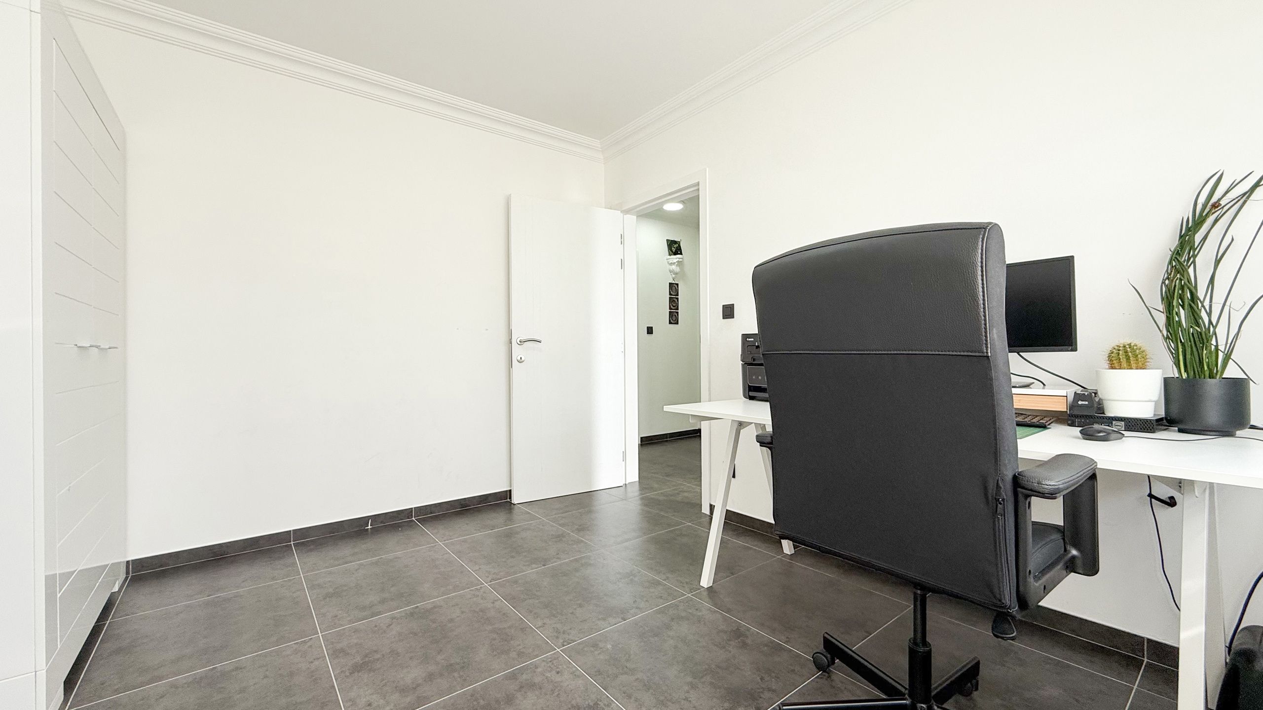 Instapklare woning met 4 spks en volledig aangelegde tuin! foto 20