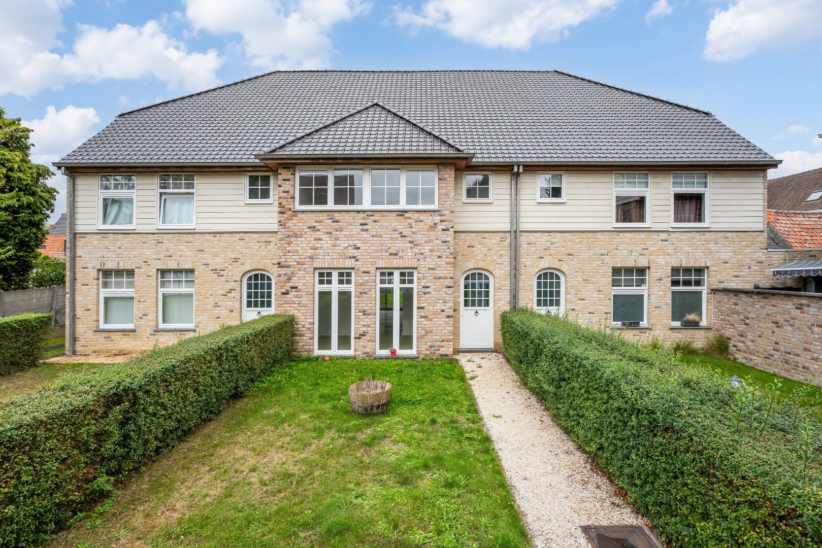 Ruime woning met tuin in centrum Machelen  foto {{pictureIndex}}