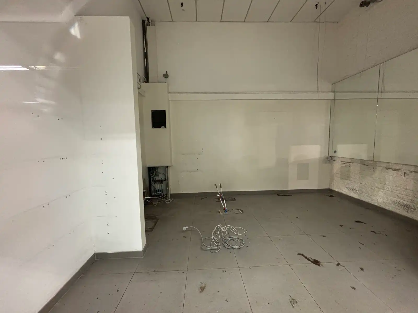 Shop-in-shop 26 m² te huur in Carrefour Oostakker foto 2