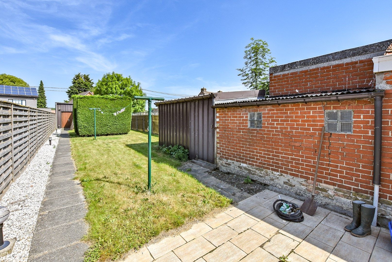 Gezinswoning met 3 slaapkamers en tuin te Diksmuide! foto 2