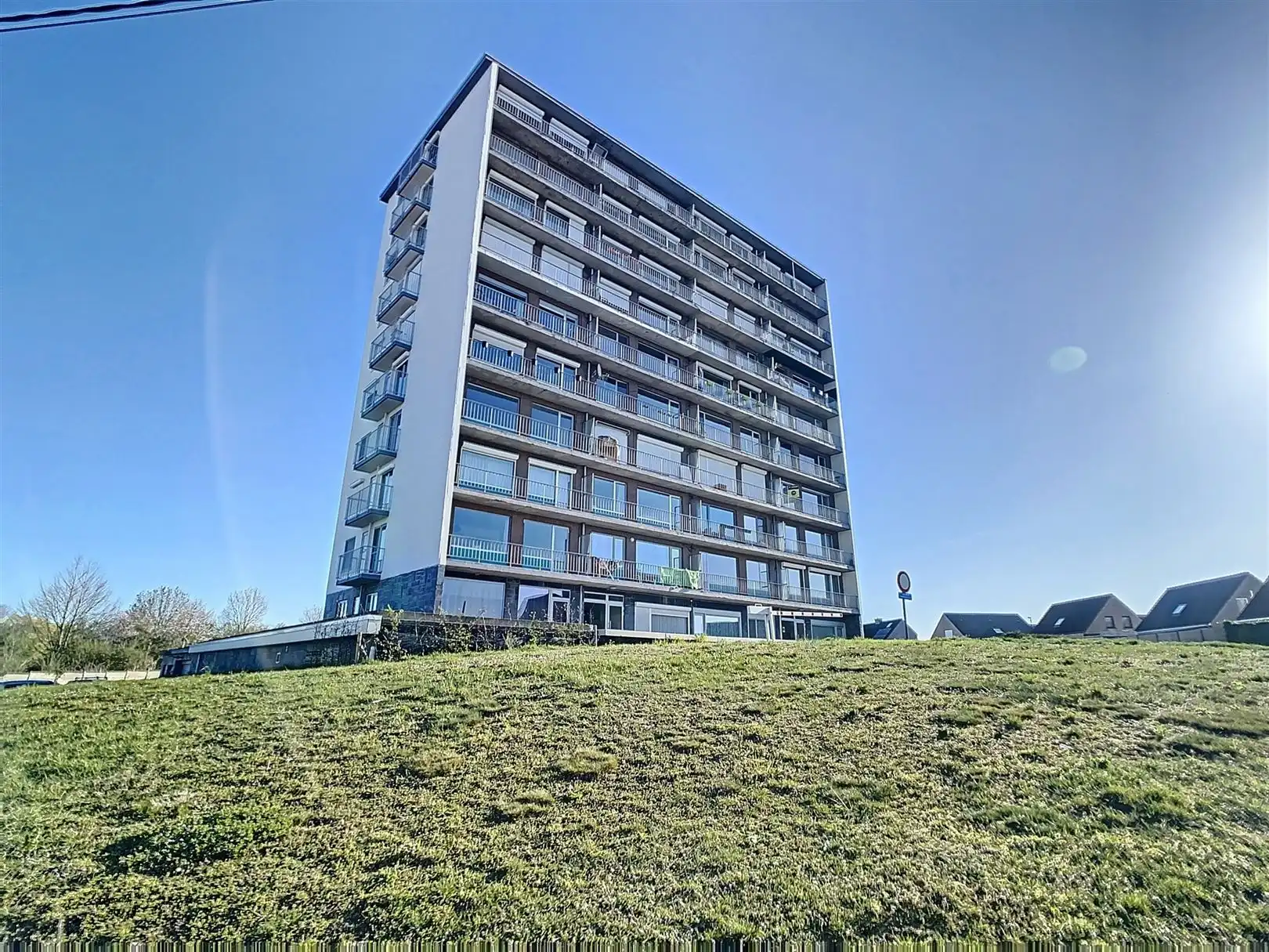 Gelijkvloers app, 2 slpks, kelder, garagebox foto 2