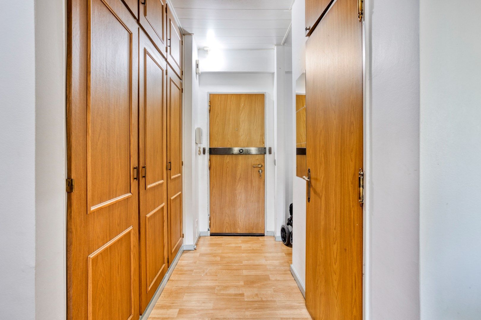 Comfortabel 2 slpk-appartement met autostnplts en berging foto 2