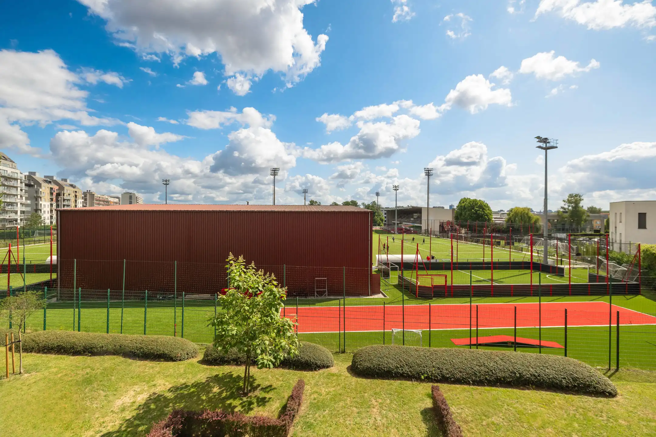 Appartement met 2 slaapkamers + kantoor met terras en P foto 15