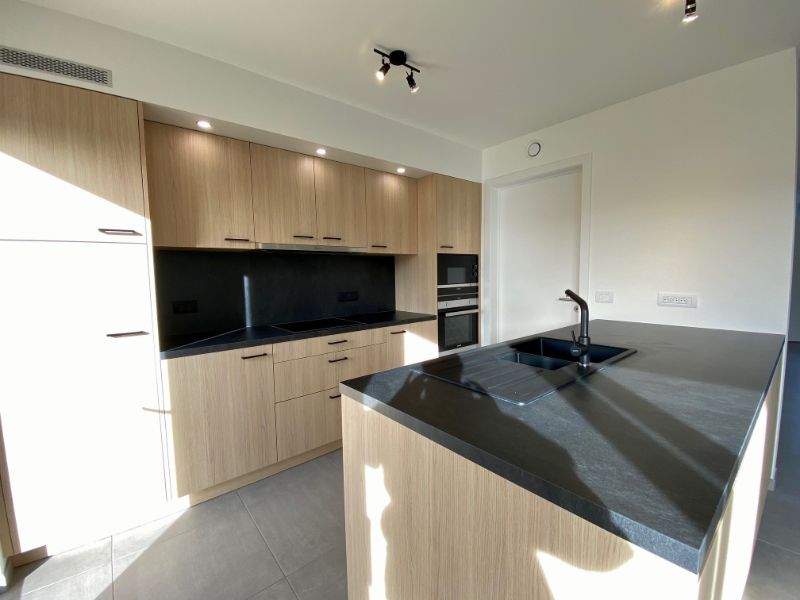 Instapklare recente woning met 4 ruime slaapkamers en carport foto 6