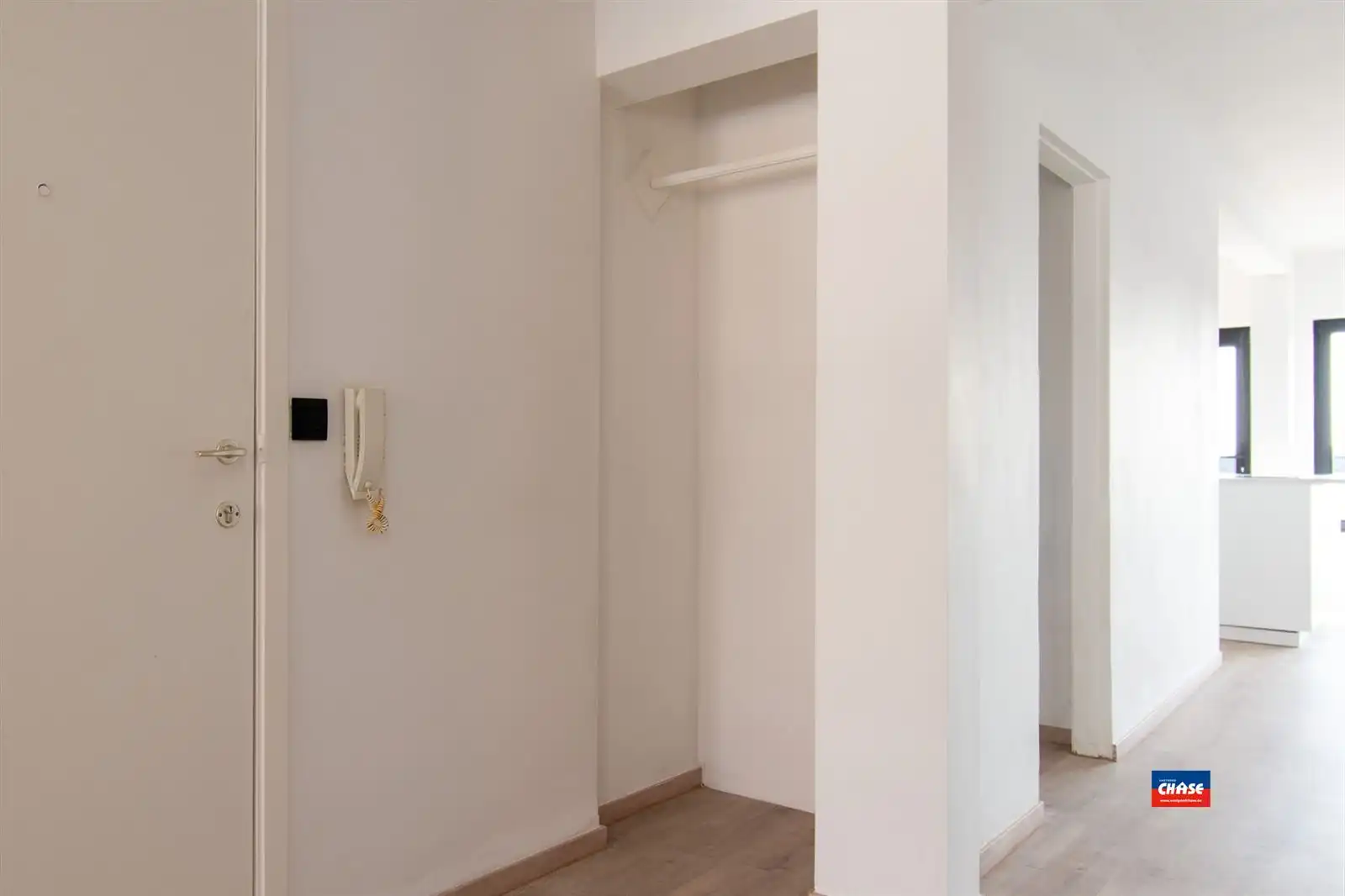 Recent gerenoveerd appartement met 2 slaapkamers foto 12