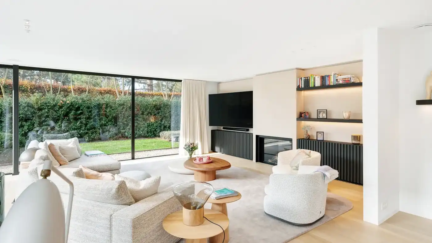 Perfect georiënteerde villa met zwembad voorzien van een duurzame luxeafwerking foto 10