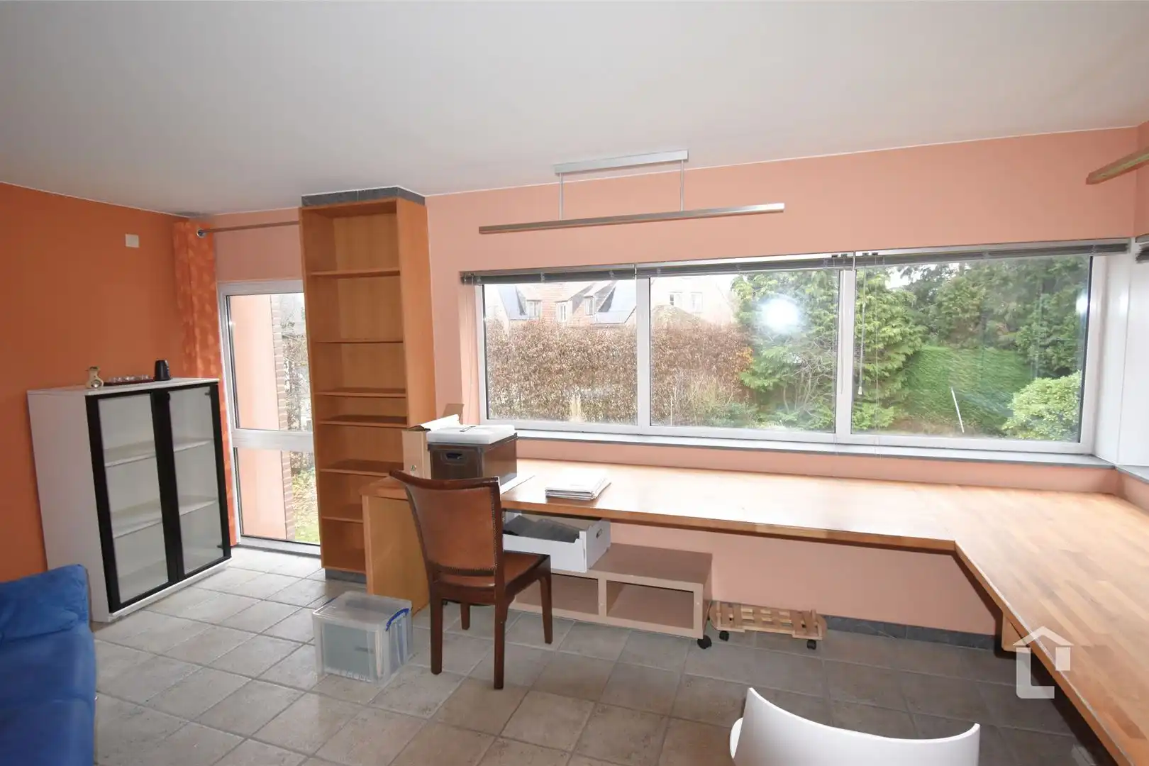 Ruime, unieke villa met bureaus in woonwijk foto 10