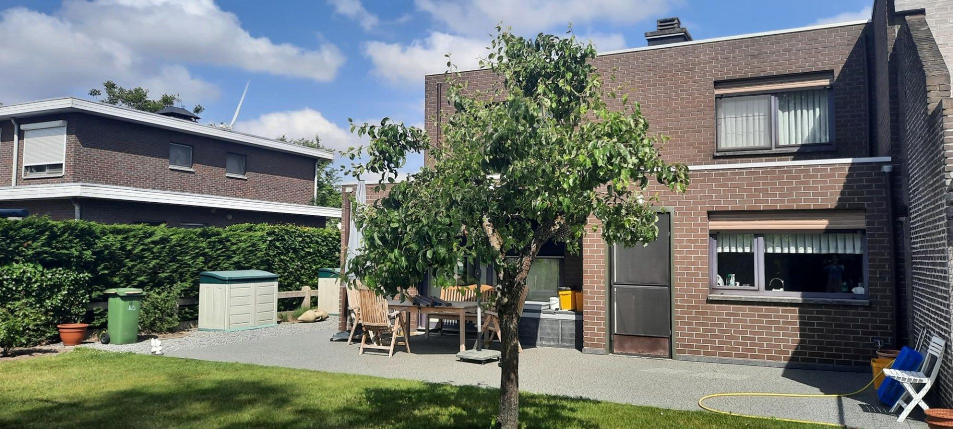 Halfopen woning met 3 slaapkamers, tuin en garage te Neeroeteren.  foto 13