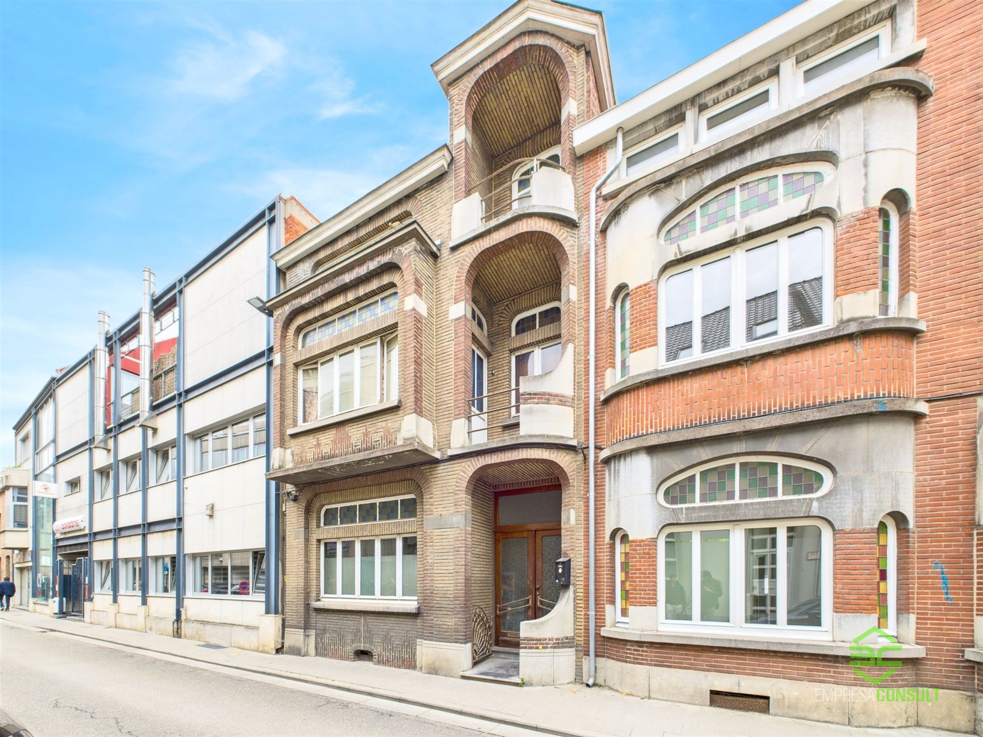 Ruime te renoveren stadswoning met 4 slpk in het centrum! foto 2