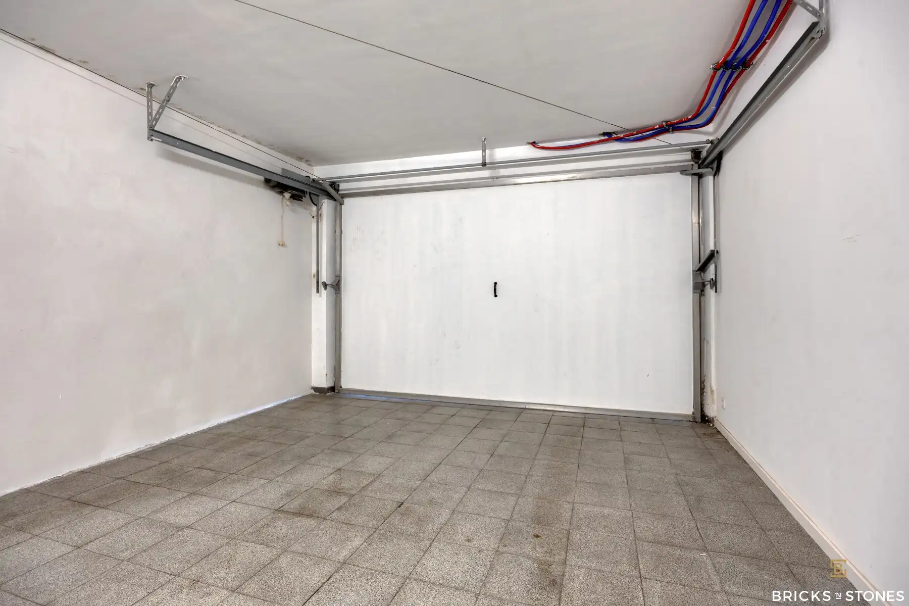 Zeer ruime halfopen bebouwing met praktrijkruimte en prachtige tuin foto 24