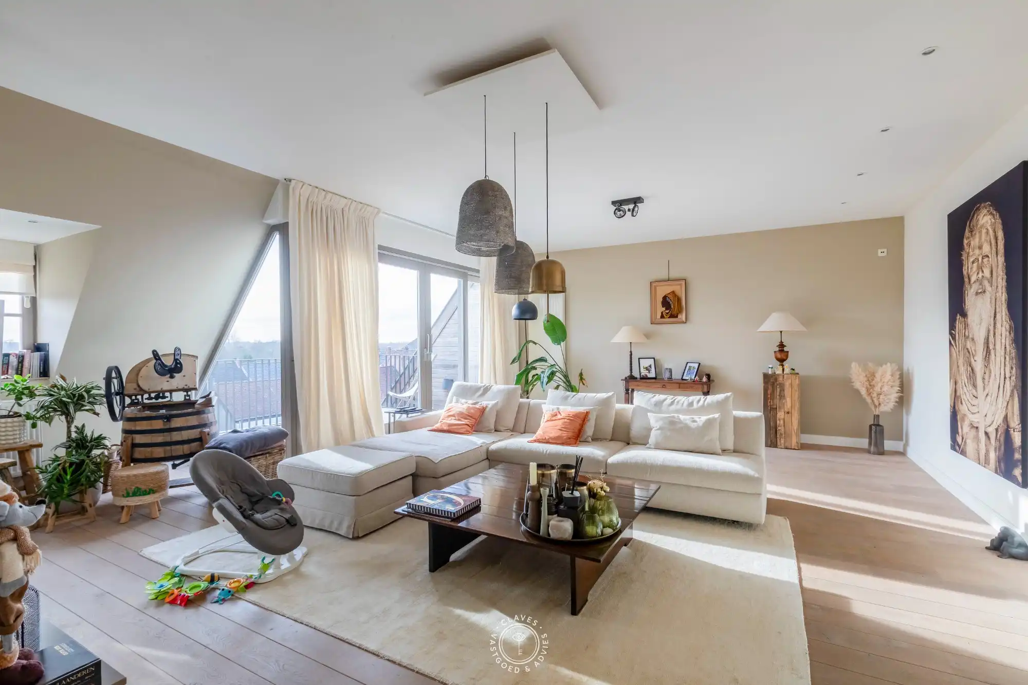 Ruim 219 m² en stijlvol duplex appartement met zonovergoten terrassen foto {{pictureIndex}}