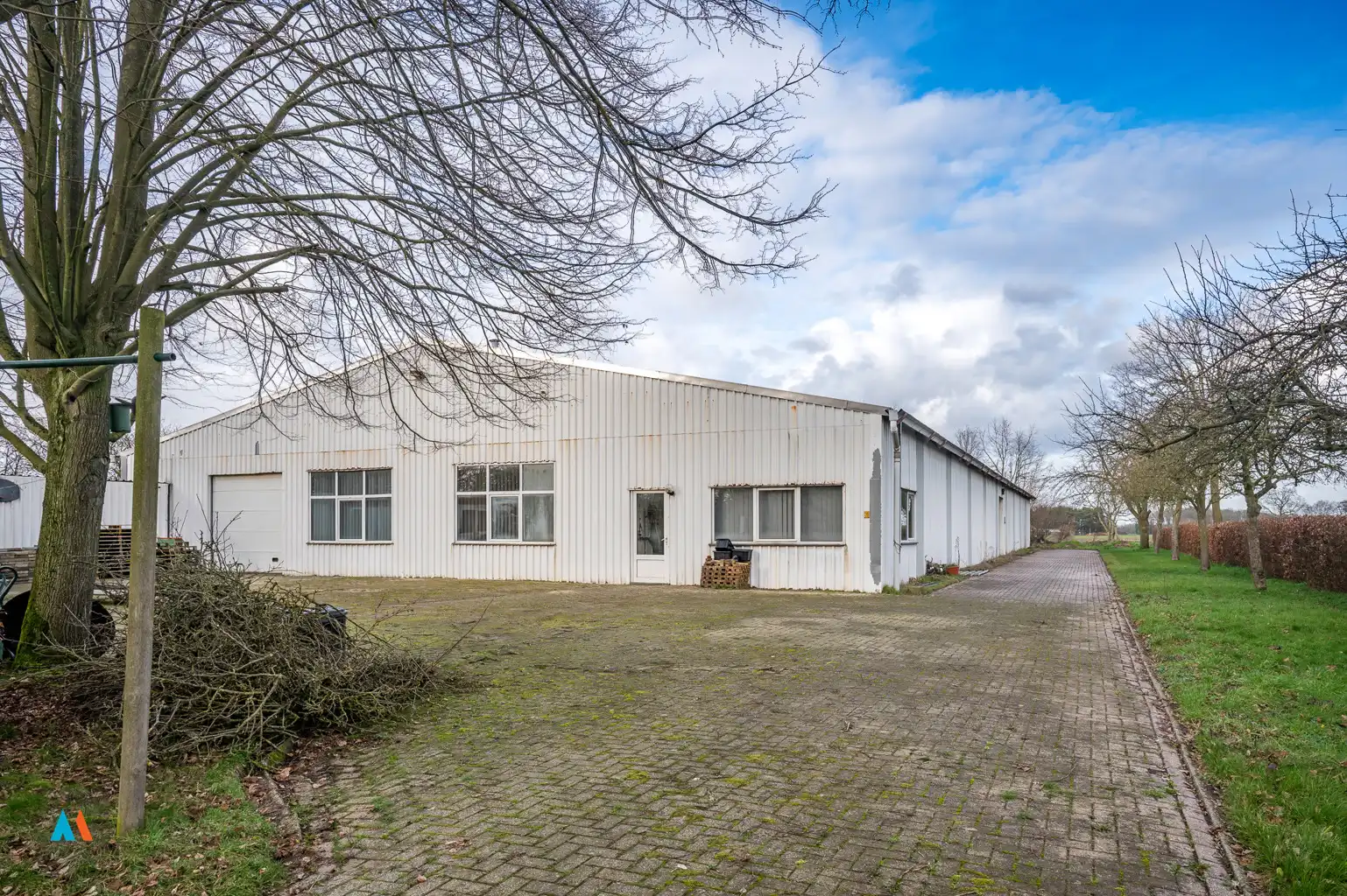 Unieke landbouwlocatie met bedrijfswoning en loods foto 3