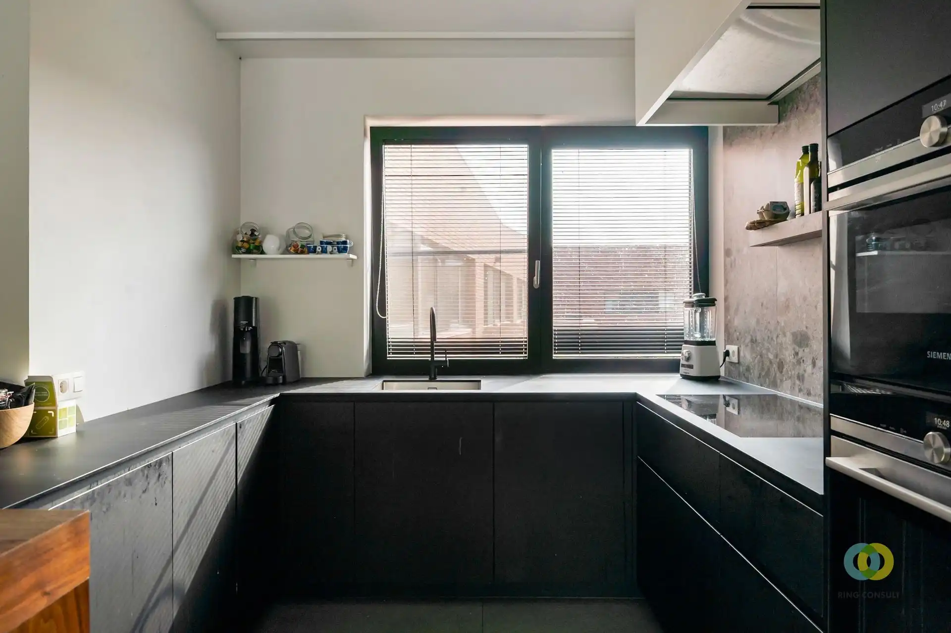 Stijlvol  3-slaapkamerappartement met waterzicht foto 7