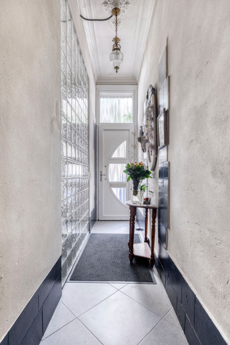 Ruime woning met 6 slaapkamers. foto 3