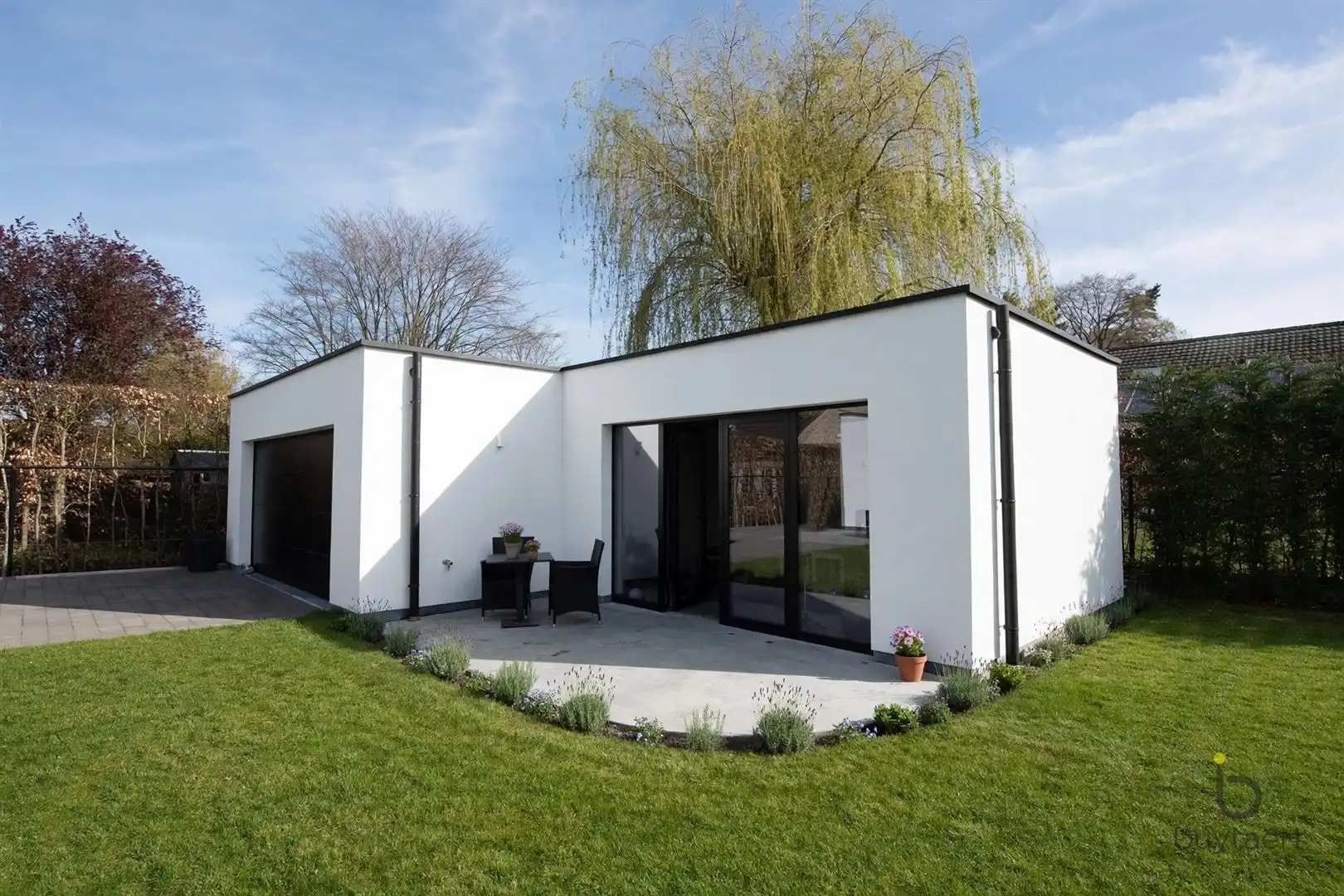 Knappe GELIJKVLOERSE villa + bijgebouw te Halle! foto 50