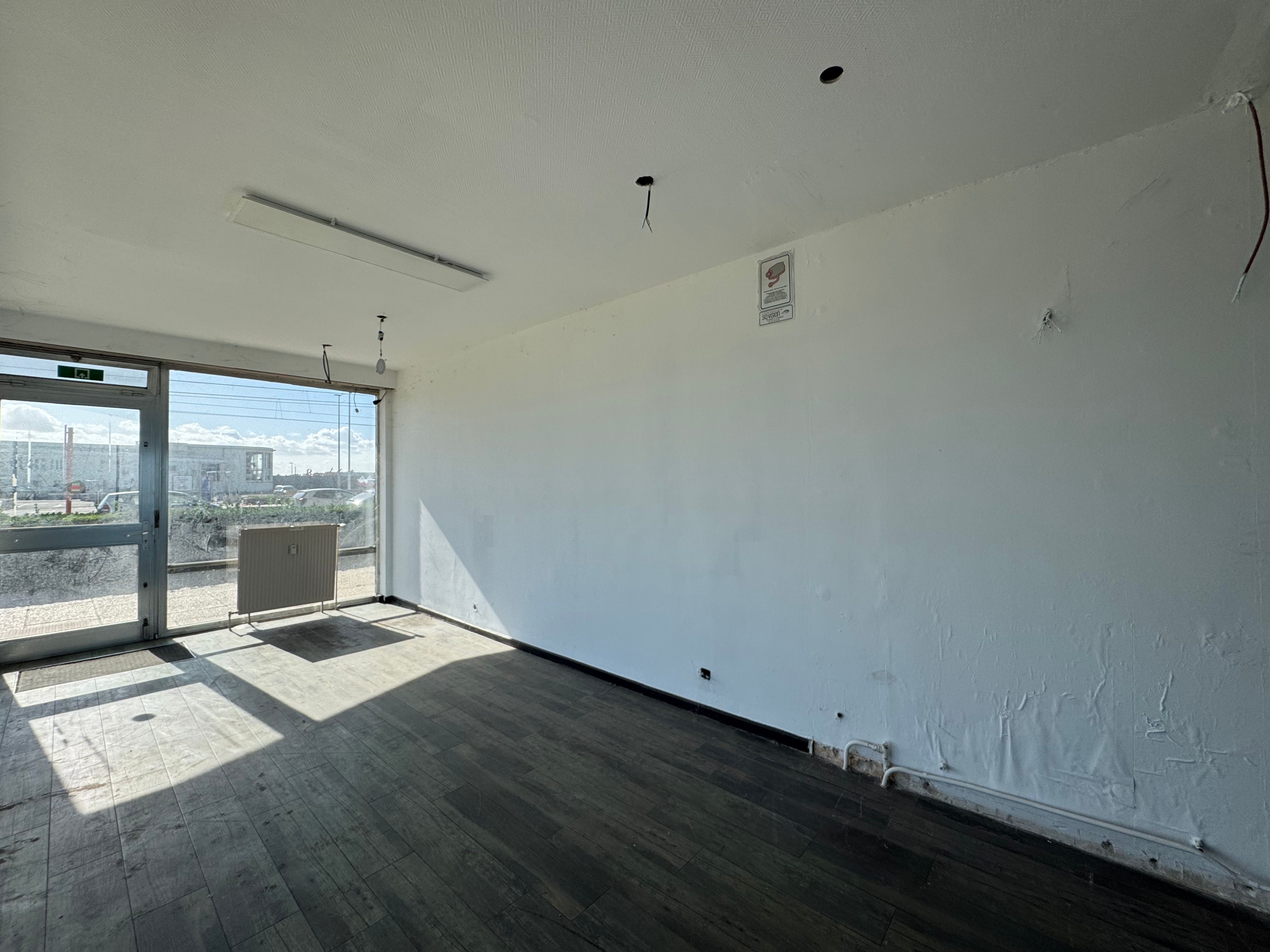 Handelsgelijkvloers 235m² Zeedijk foto 5